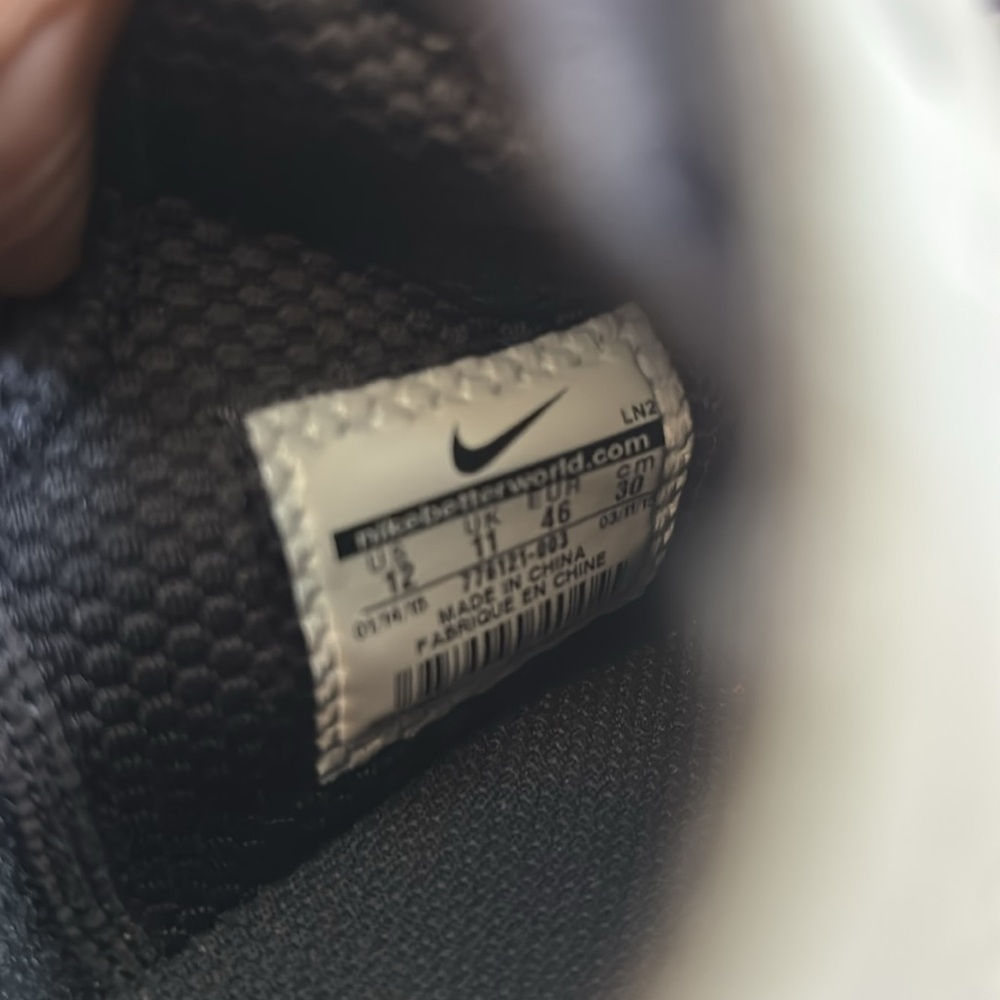 Men’s Nike Bermuda Golf Shoes - Picture 5 of 6